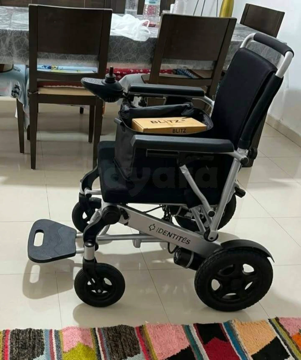 Fauteuil roulant électrique pliant MotorLight – Identités