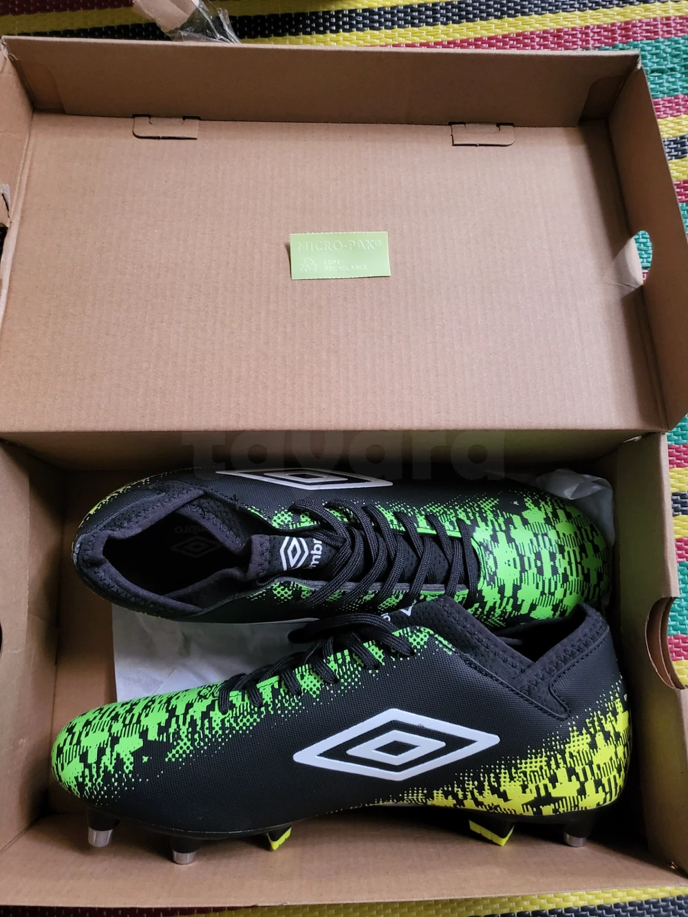 Crampon Umbro 44, neuf, importé 🇨🇵