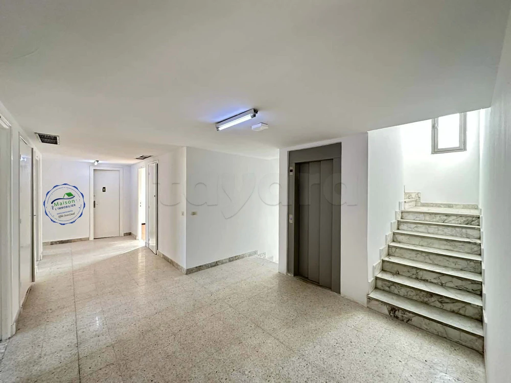 A louer immeuble 102 pièces à Lafayette Tunis