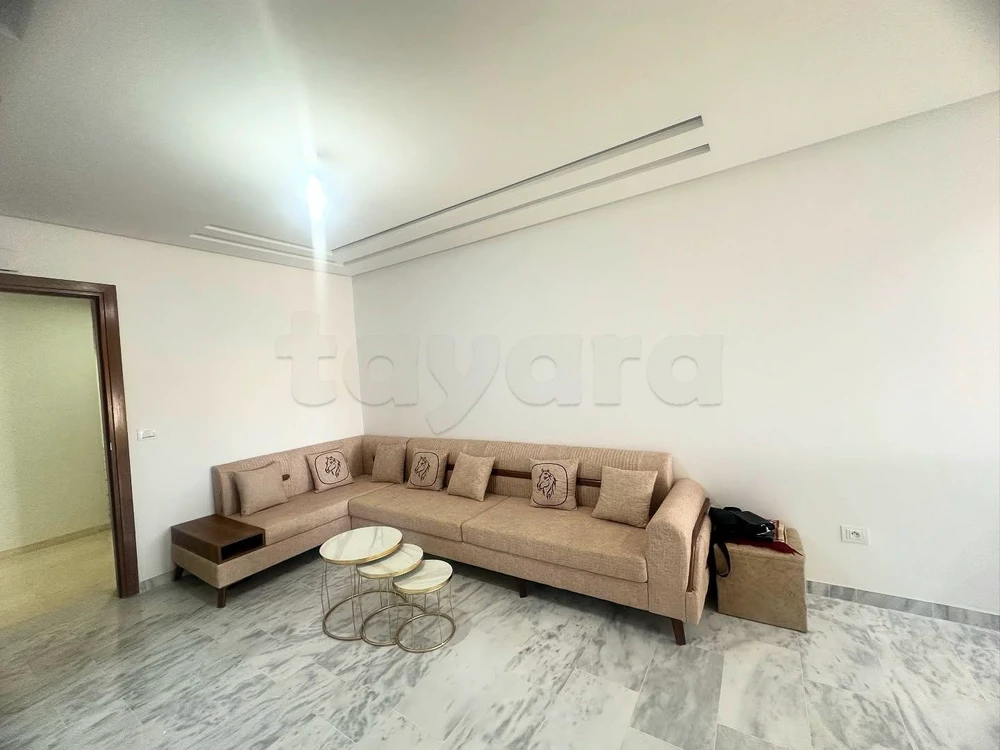 A louer un bel appartement S+2 bien meublé avec place parking à sahloul 4