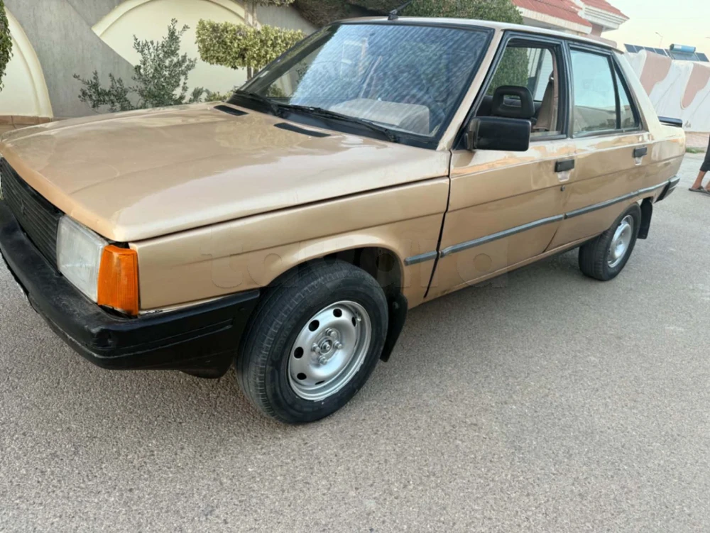Renault R9