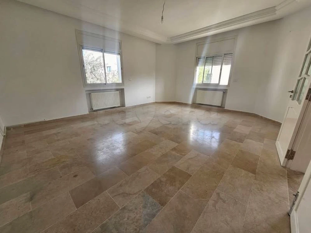 📍 JARDINS D'EL MENZAH 2 : ETAGE DE VILLA S+4 A LOUER