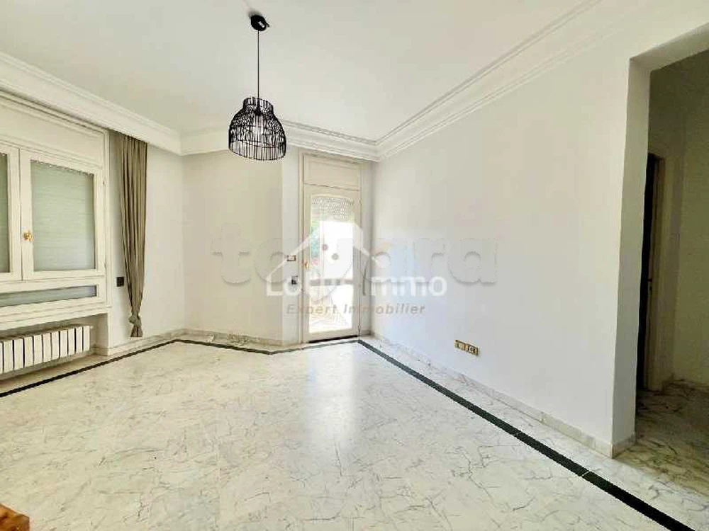 à louer un appartement S1 à Ennasr 2 de côté René Descartes