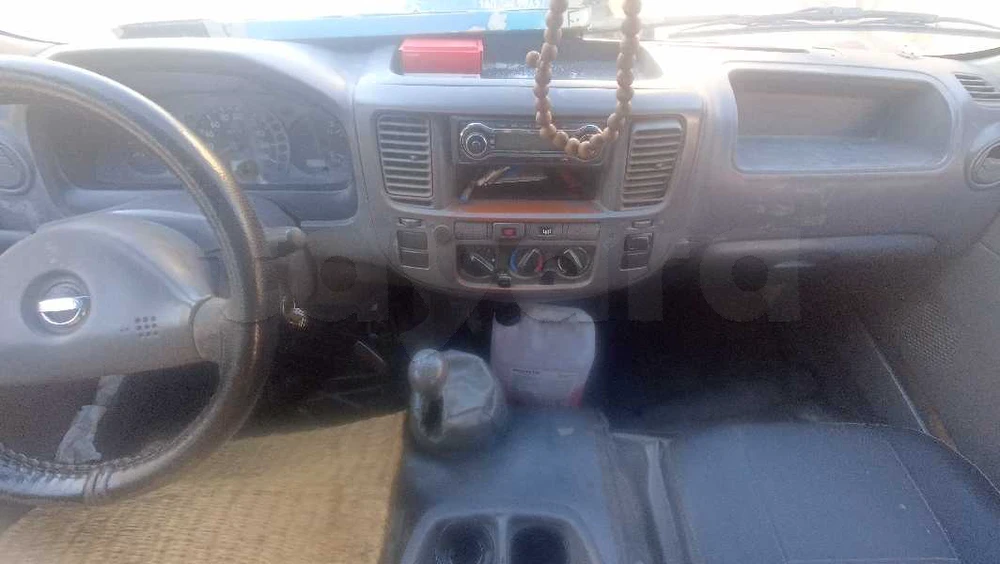 Carte voiture Nissan Urvan