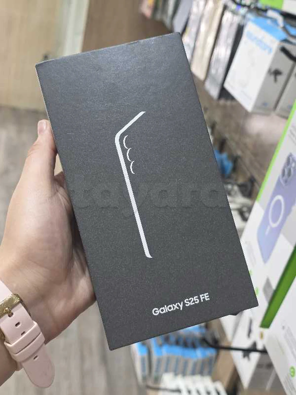 🌹 SAMSUNG S25 FE NEUF 

🌹 RAM : 8+8G
🌹 Stockage : 256G
🌹 Prix : 1180
🌹 Avec garantie 6 mois
 🚚 Livraison disponible dans toute la Tunisie 🇹🇳 
☎️ 28597768