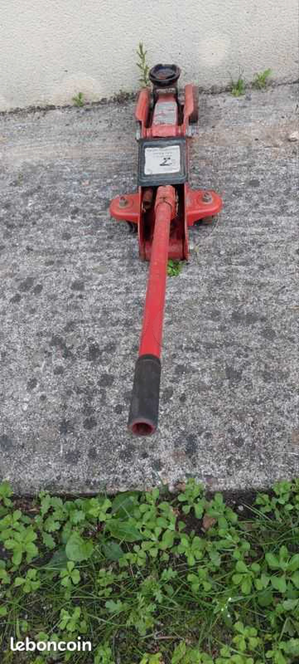 Cric Hydraulique 2 T 
Etat Comme Neuf 
Importé De France