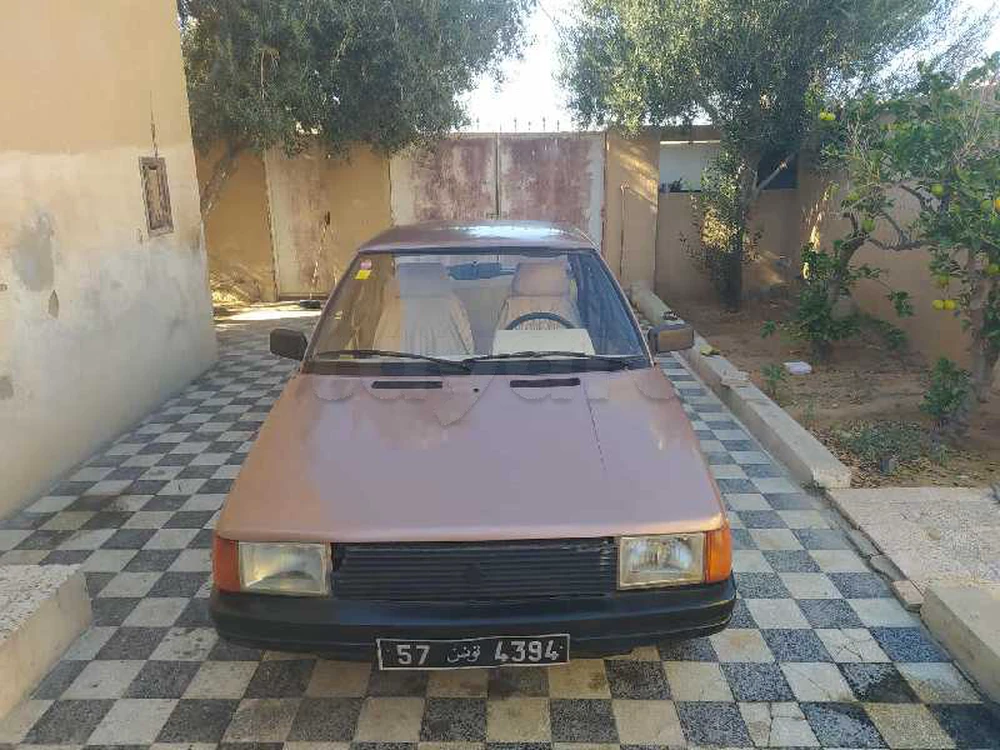 Carte voiture Renault R9