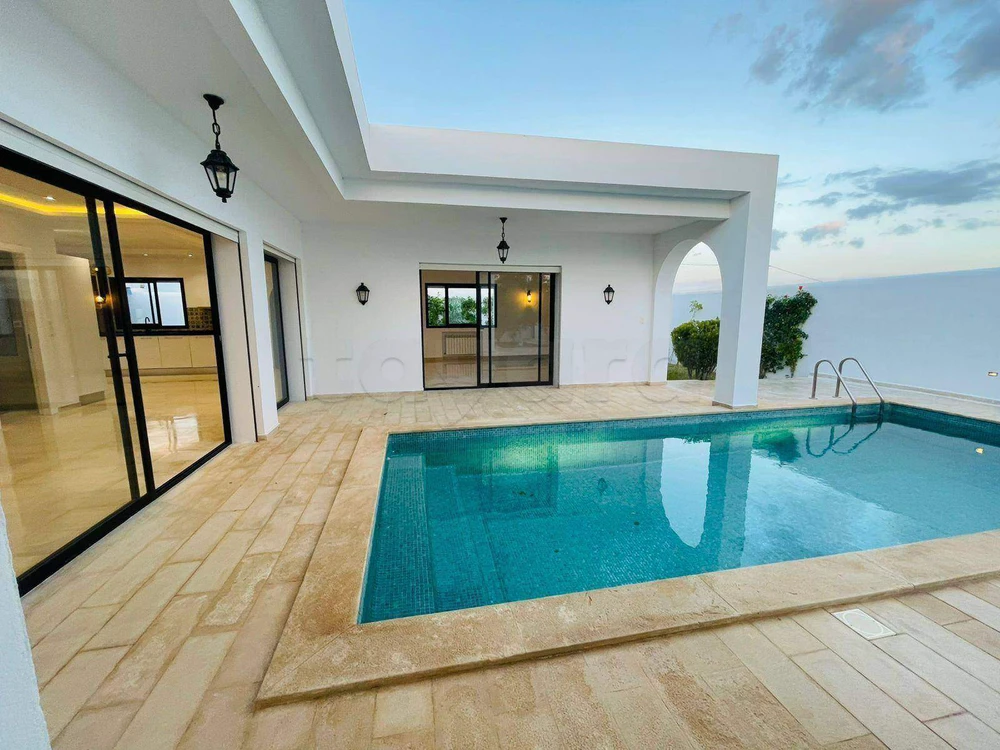Villa avec piscine à vendre – Quartier résidentiel recherché