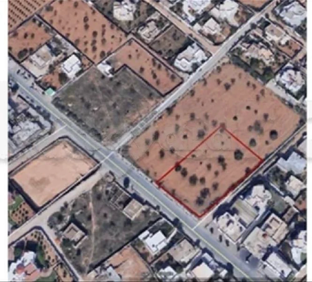 À vendre terrain 4004 m² R+2
 📍Route El Afrane Km 8
✅Titre foncier
sur la route principale (première position). 
☎️20757817