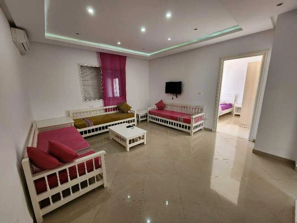 A louer des magnifiques appartements s+2 avec terrasse 📷 richement meublés et équipés de chauffage central et Wifi 📷