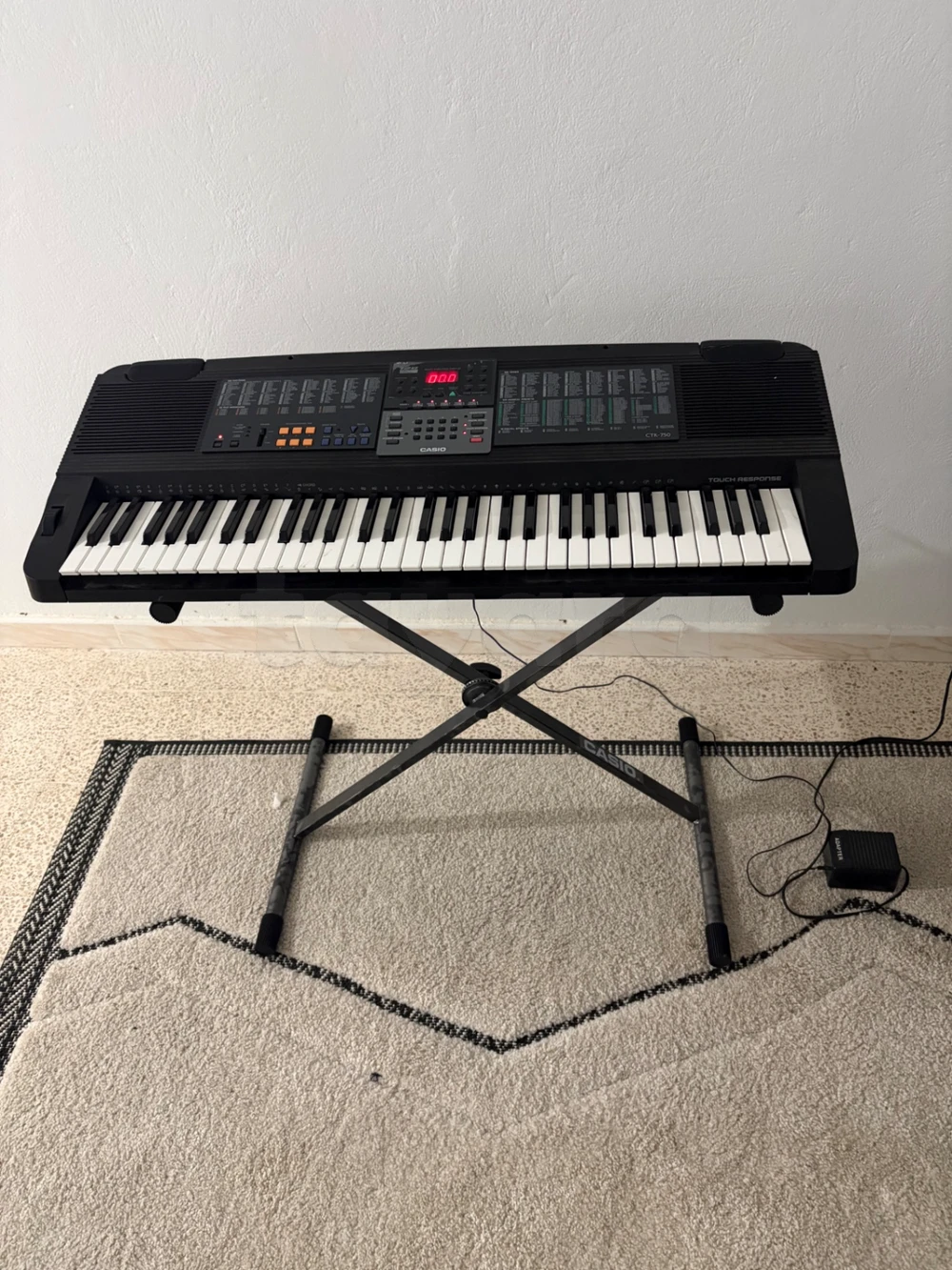 Piano électronique Casio CTK-750.