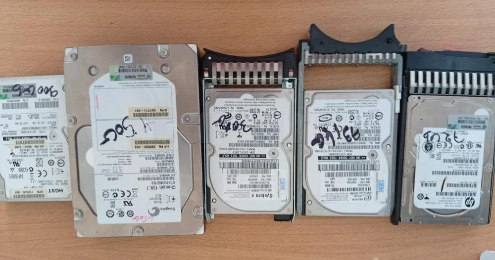 Lot de Disques Durs Serveur SAS (HP / IBM / Seagate / HGST) – Diverses Capacités