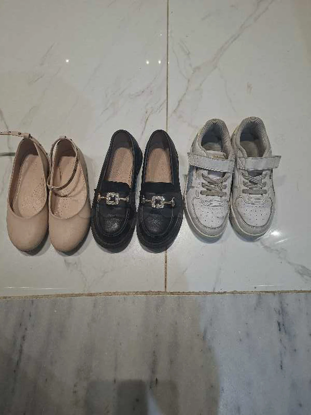 3 chaussures presqe neufs pr fillette