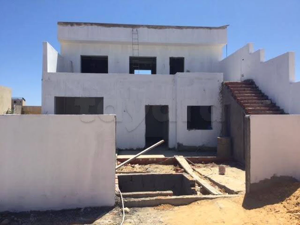 Belle villa R+1 avec grande piscine, proche plage Corniche – Occasion à saisir