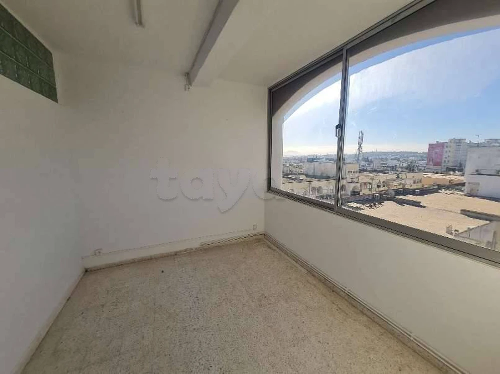 bureau hall plus 4 a el manzah 6 wb4048