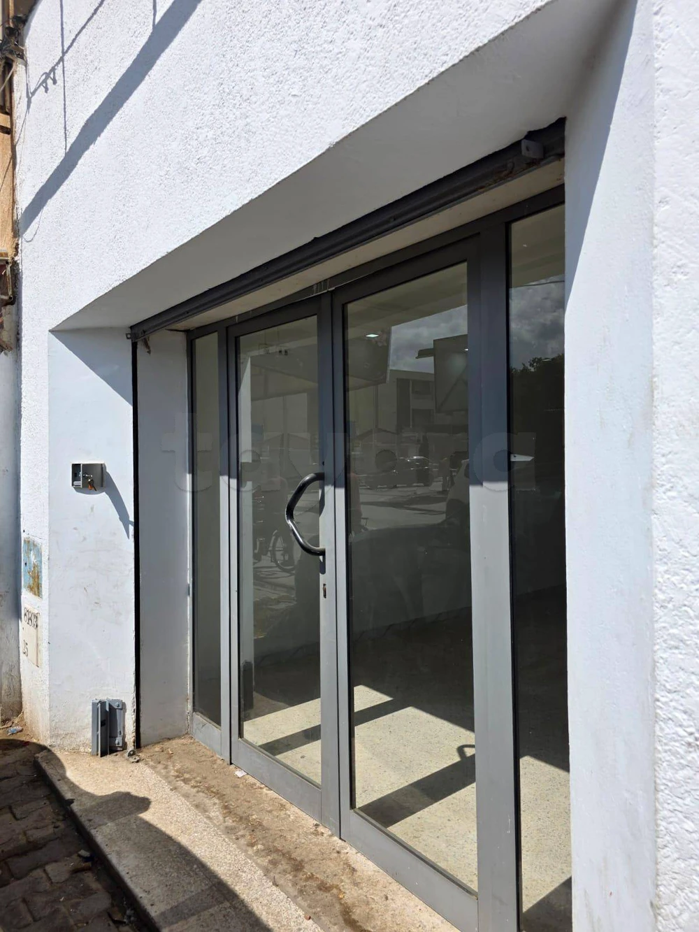 Maison arbi avec local comercial à vendre Rue du parc, Dar Fadhal , Soukra Titre foncier individuel