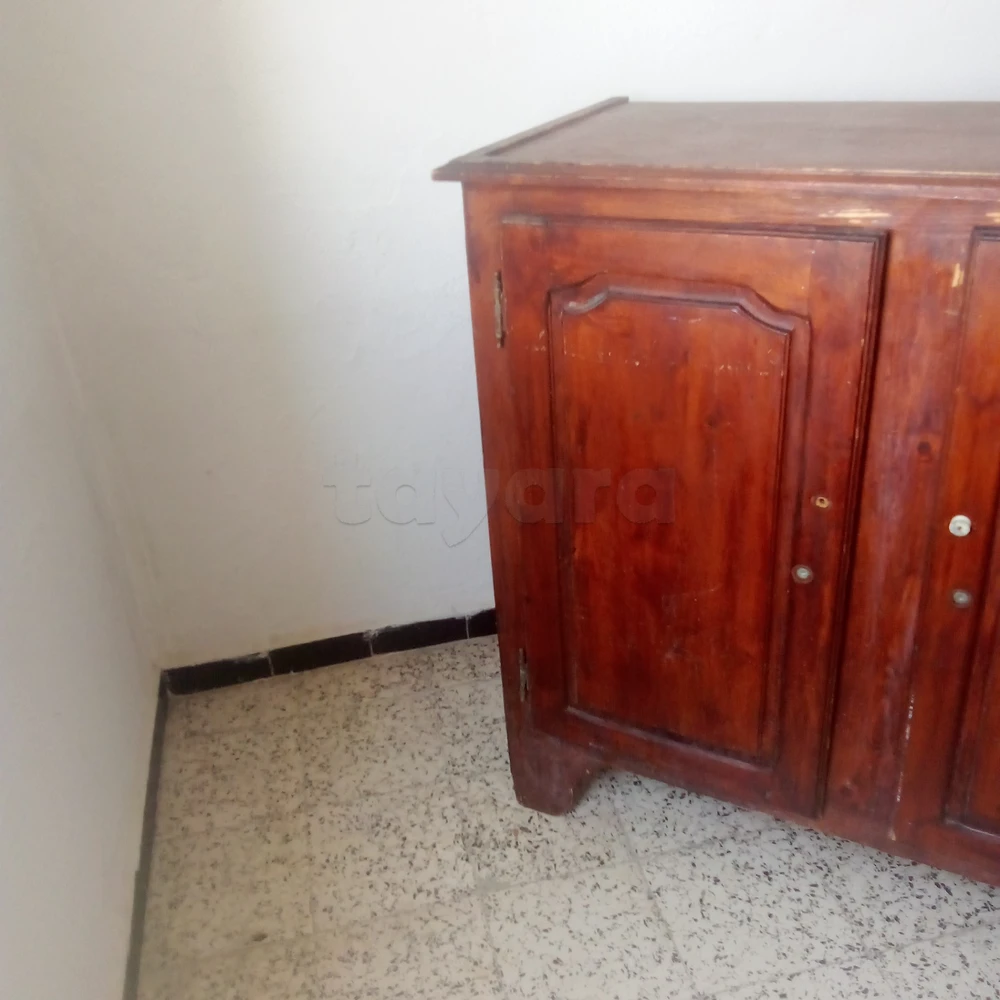 A vendre armoire en bois presque neuf