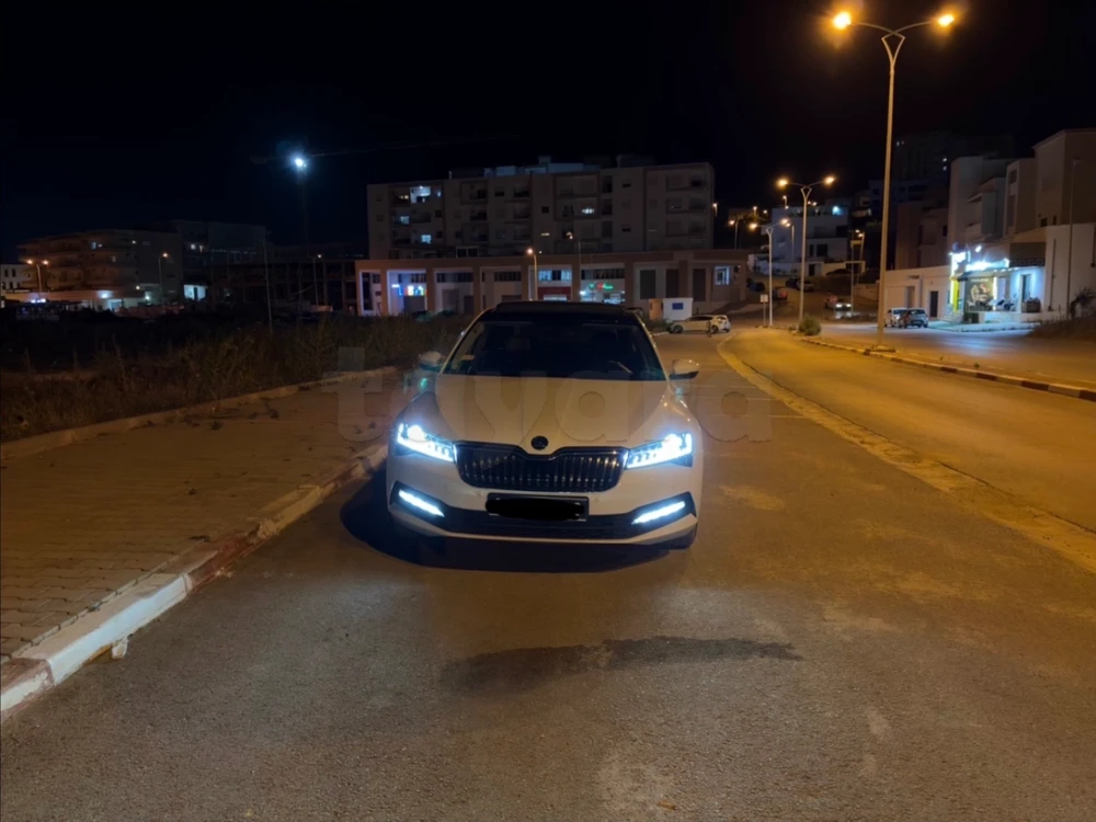 Carte voiture Skoda Superb
