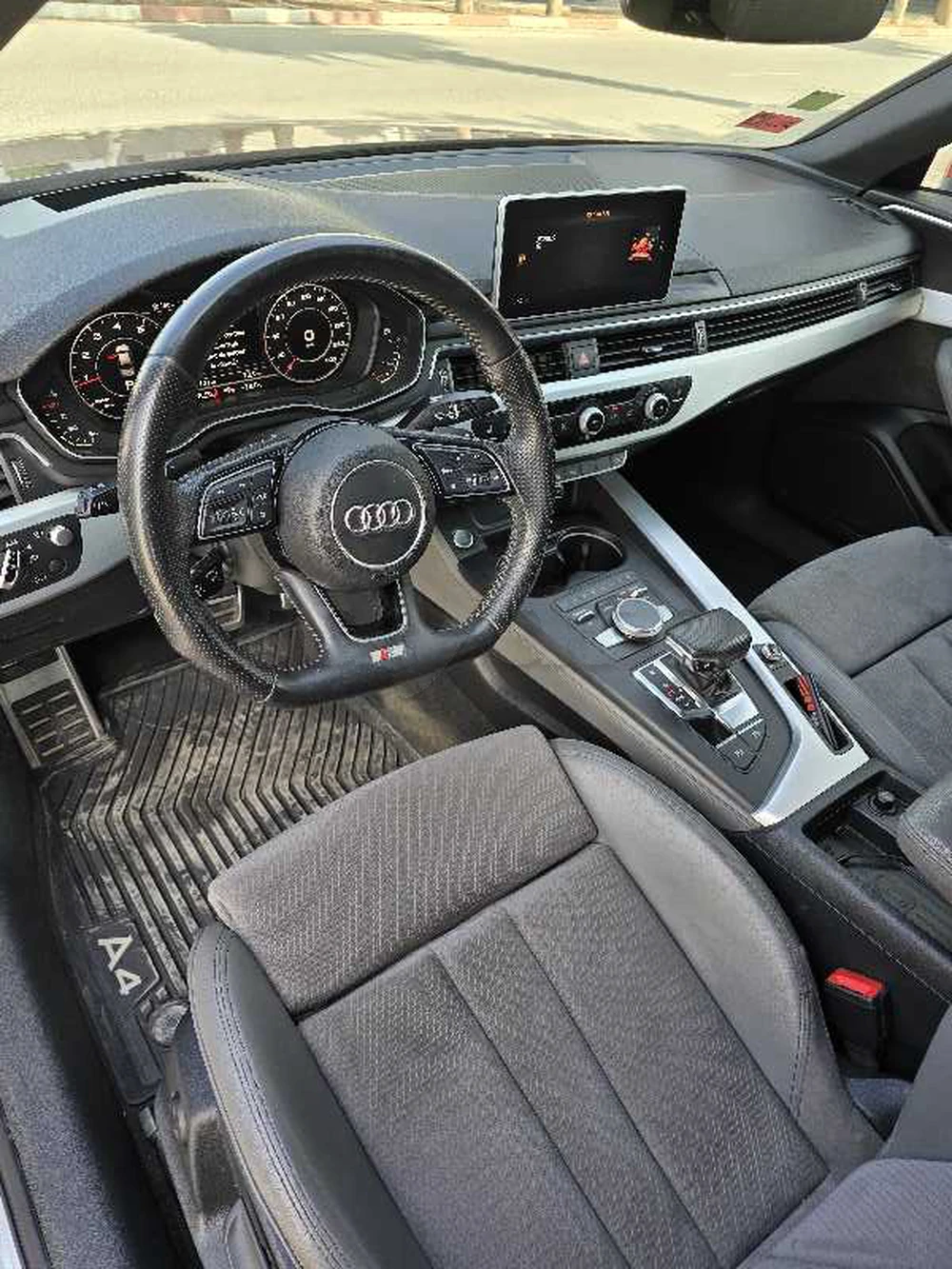 Carte voiture Audi A4