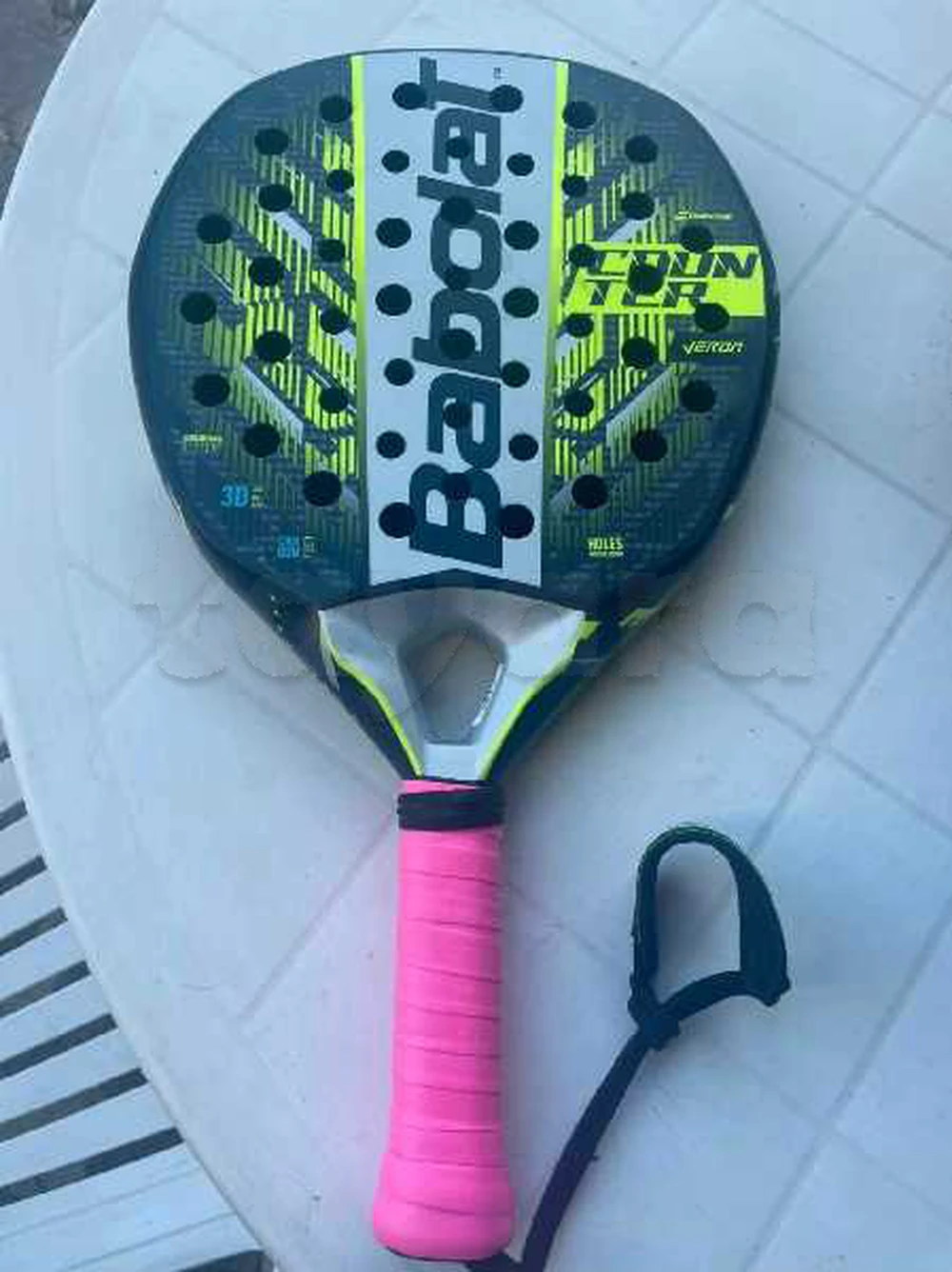 Babolat counter veron 2025 a vendre
Grippe rose : Raquette utilisée 3 fois 

Tel : 22581503

Disponible : la Soukra