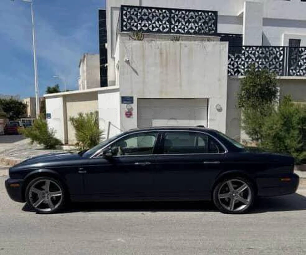 Jaguar XJ