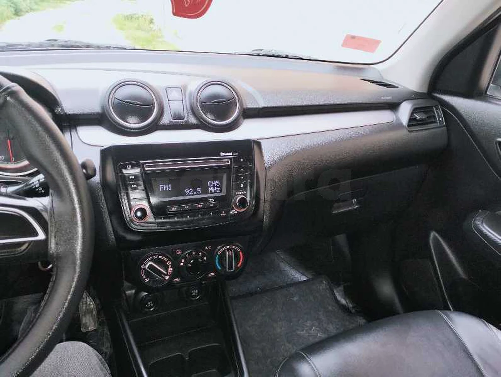 Carte voiture Suzuki Swift