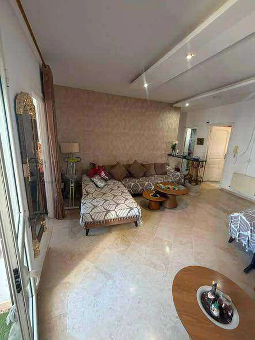 A vendre – Appartement S+3 rénové à cité wahat