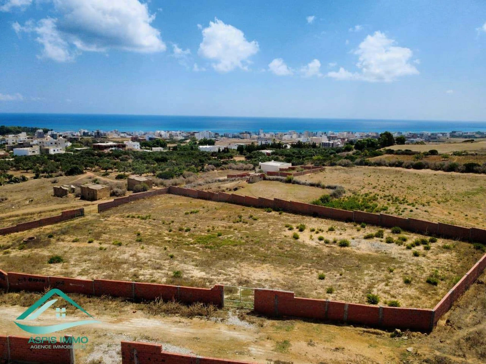 Terrain en colline 2000 m² à Ezzahra Hammam ghzeez