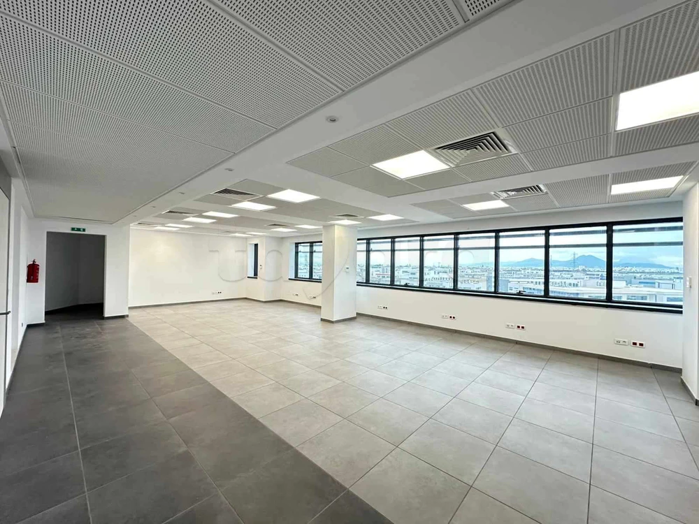 A louer 6 plateaux de 500 m² chacun Lac 3