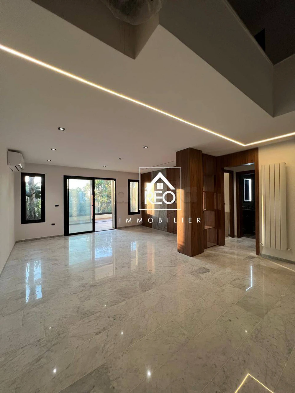 À VENDRE : Un magnifique duplex haut standing, idéalement situé à La Soukra.