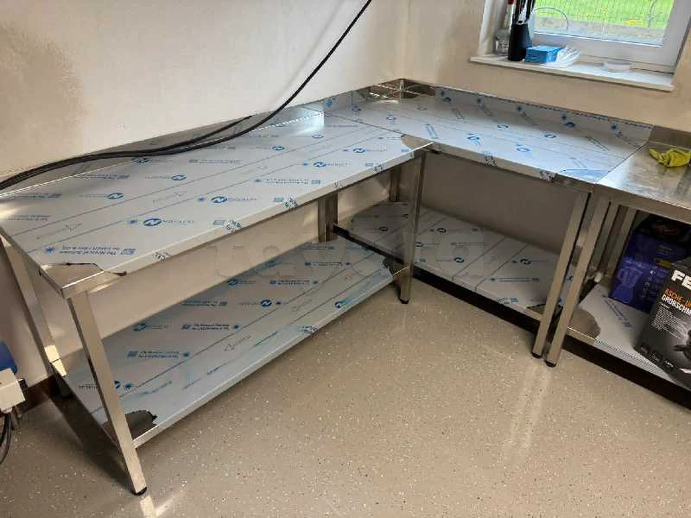Table de travail inox.