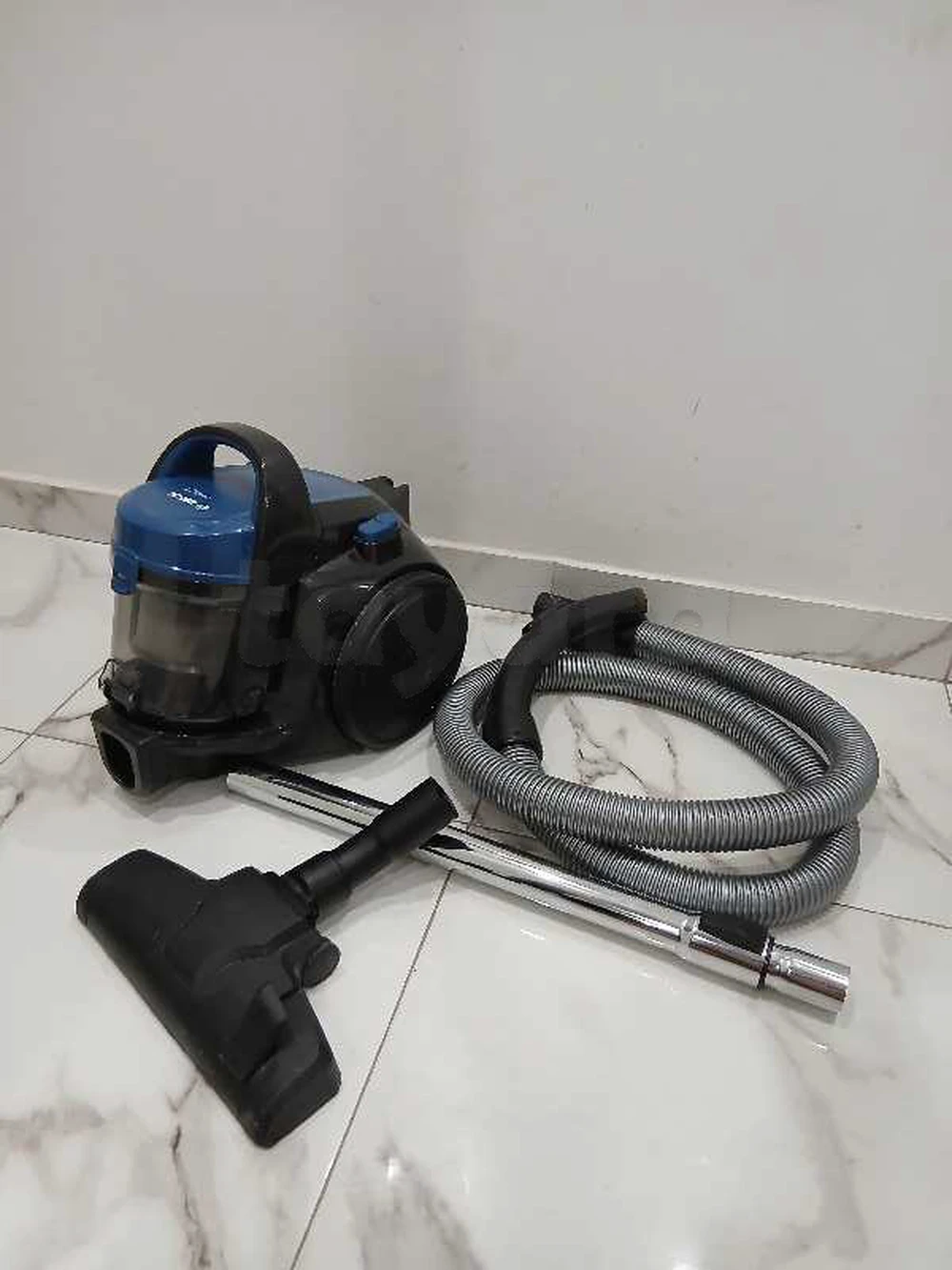 aspirateur BOSCH importé état comme neuf