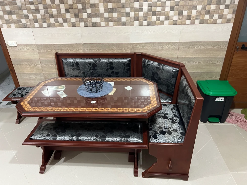 Coin repas complet en bois – Table + banquette d'angle + banc + tabouret