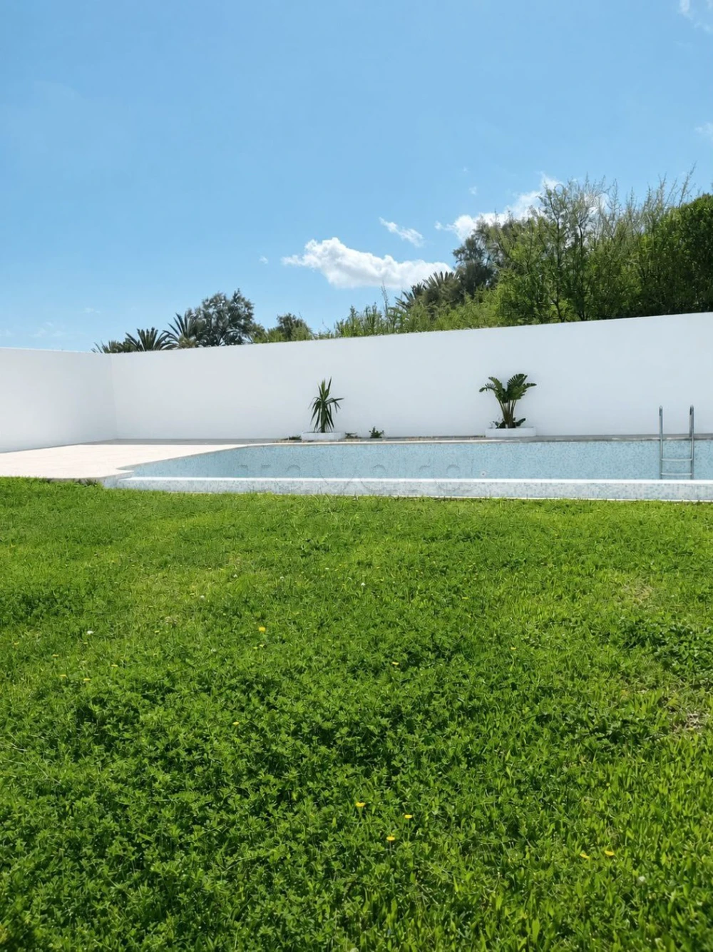 Villa moderne 714 m² La Soukra Ariana avec piscine à débordement et grand jardin – Vente directe propriétaire
