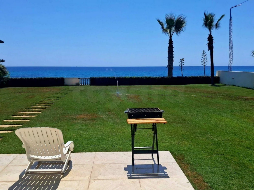 Maamoura Plage loue villa pieds dans l'eau S+4 pour séjours et ceremonies