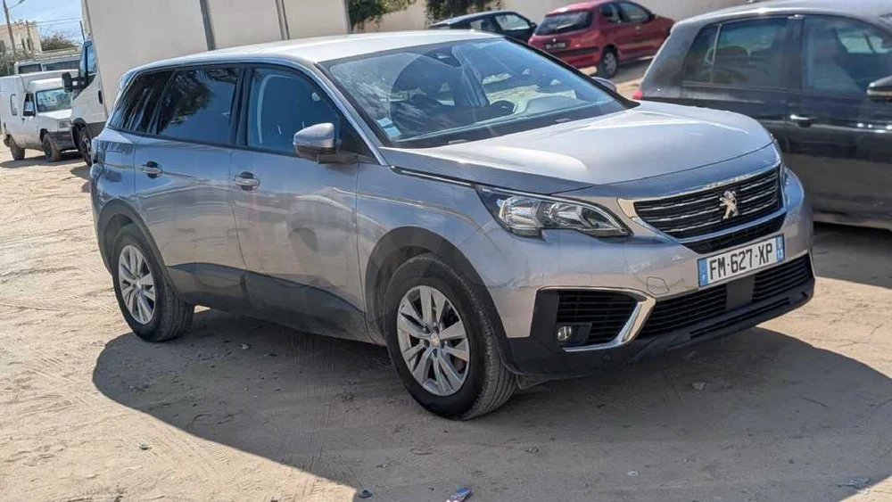 Carte voiture Peugeot 5008