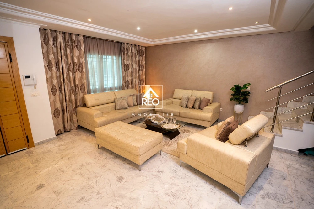 🏡✨ À LOUER : Un superbe Duplex S+4 Meublé au Lac 2 ✨🏡