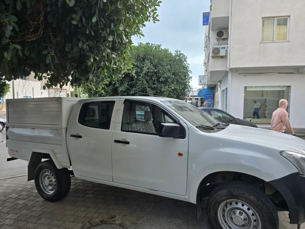 Carte voiture Isuzu D-Max