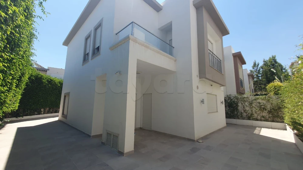 A LOUER TRIPLEX À SOUKRA MEUBLÉE où VIDE
