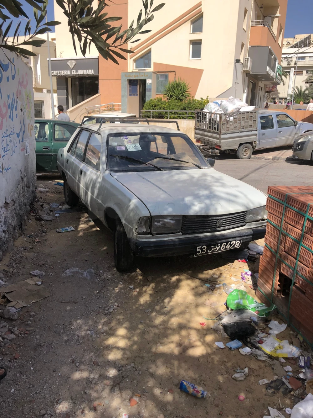 Peugeot 305