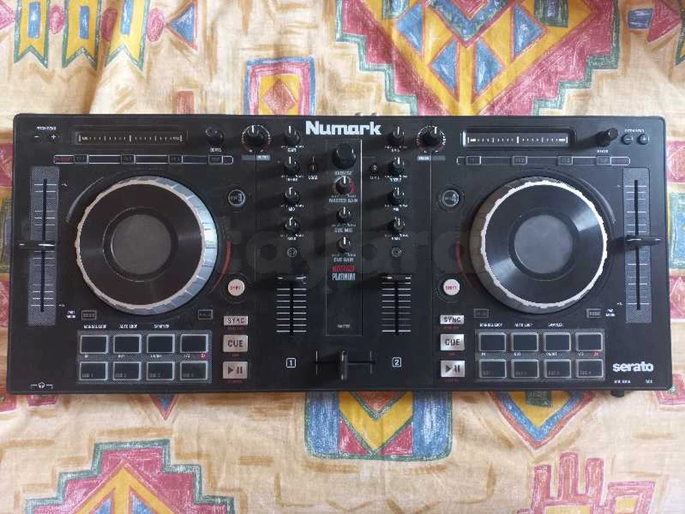 Dj numark mixtrack platinum