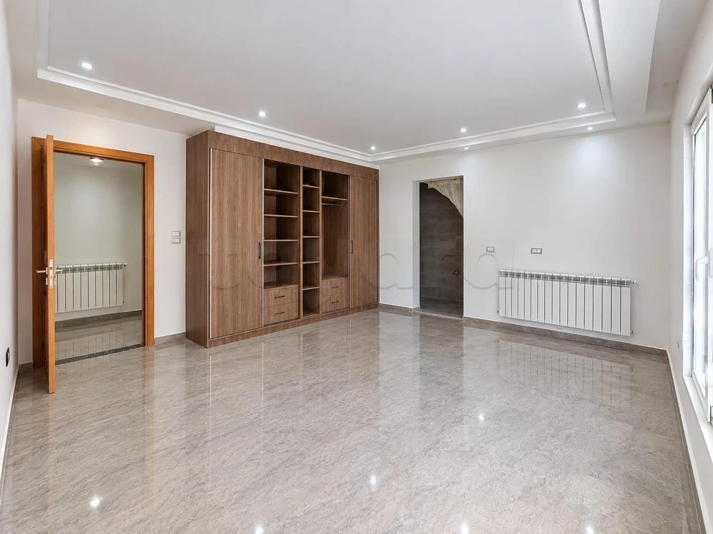 Rez de chaussée de villa en s+3 vide