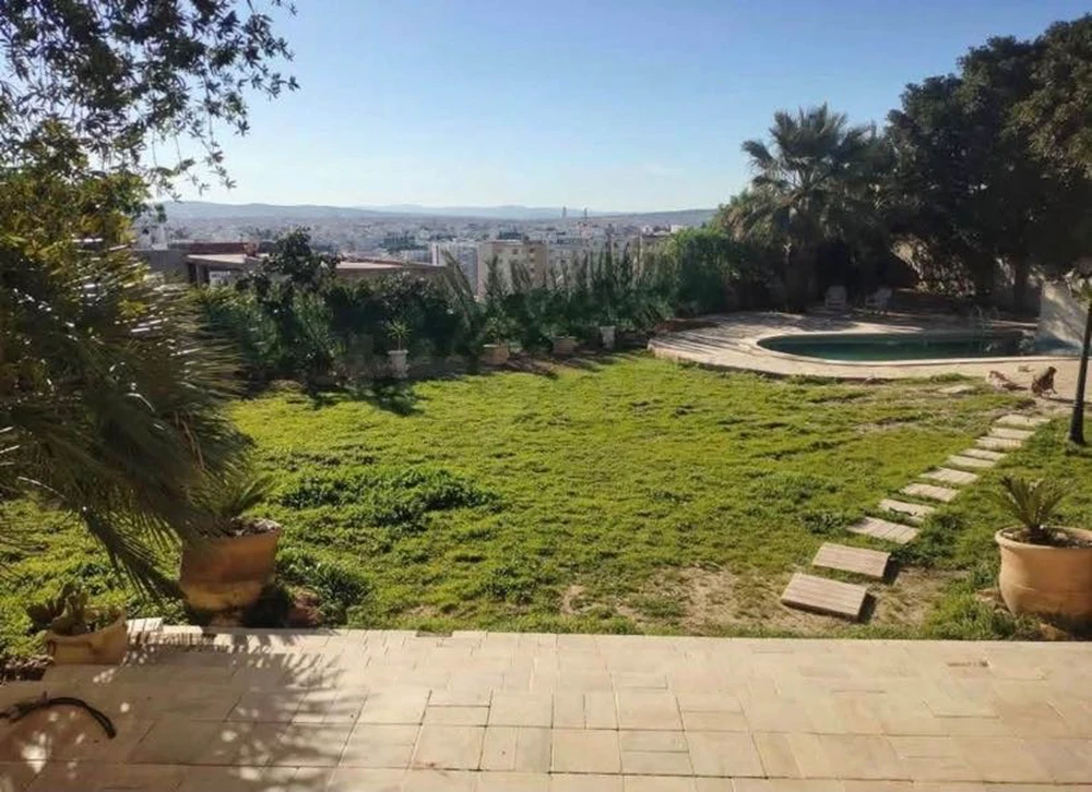 📍MANAR 1 : VILLA S+5 AVEC PISCINE A LOUER VIDE OU MEUBLÉ
