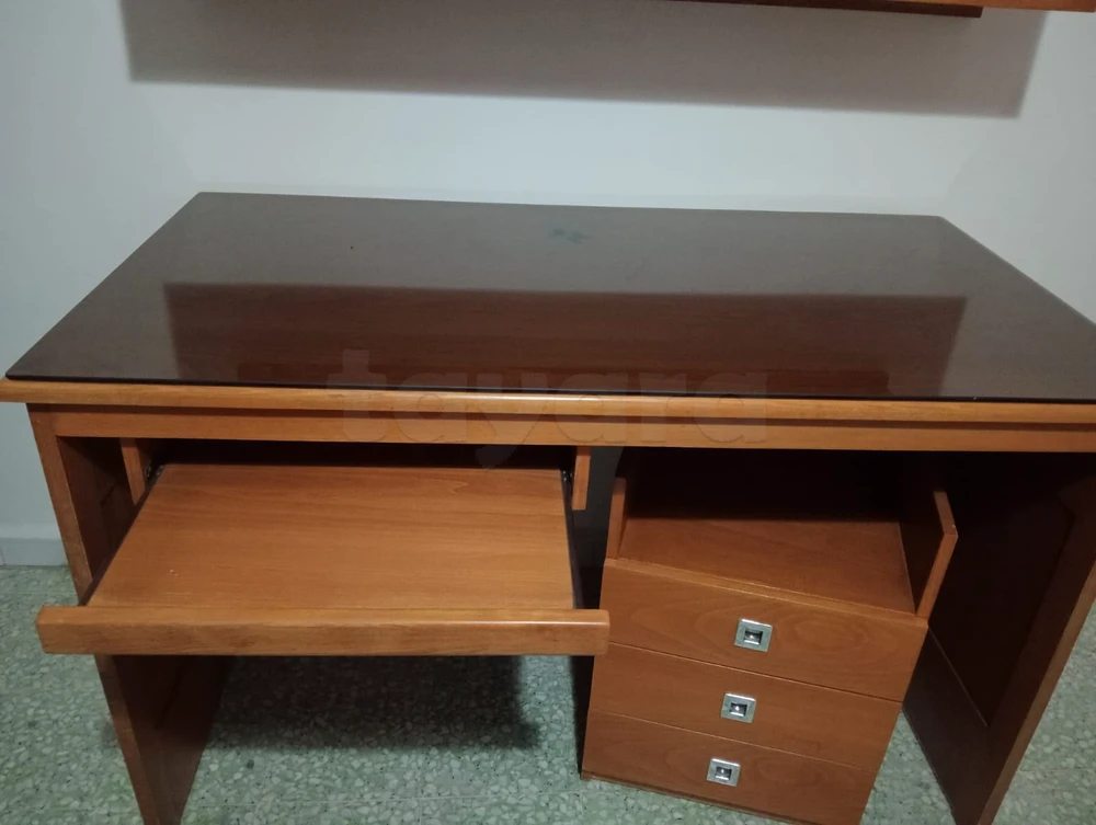Bureau avec tiroir 1.3*0.70