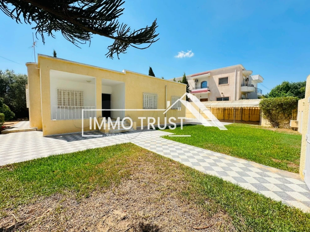 Villa S+3 plain pieds avec jardin à La Soukra