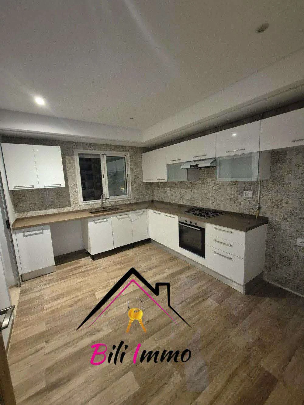 Un appartement s+2 avec place parking sous sol