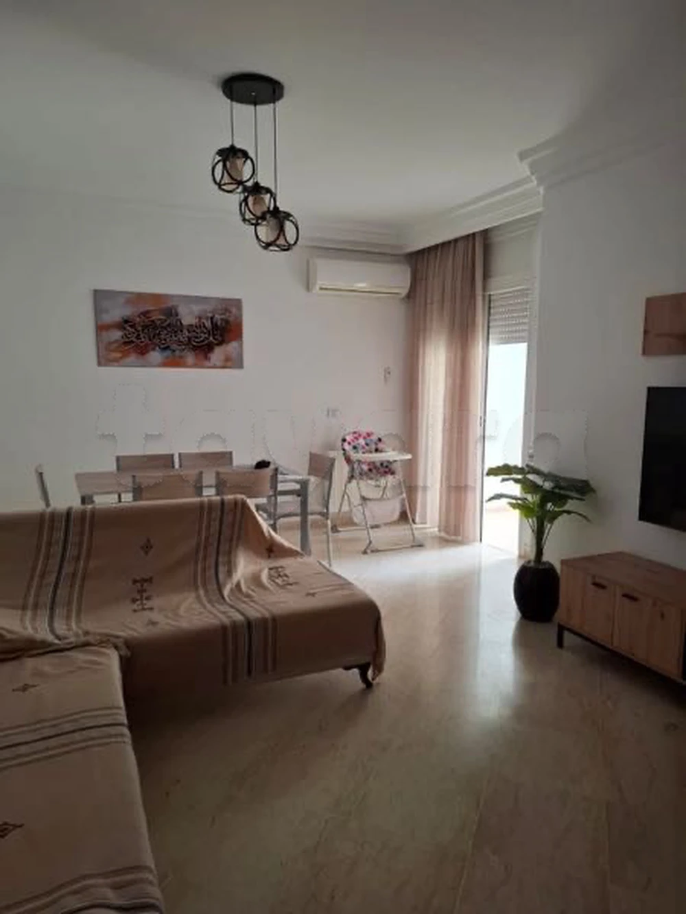 APPARTEMENT S+2 (meublé) A LOUER AUX
JARDINS D'EL MENZAH 2