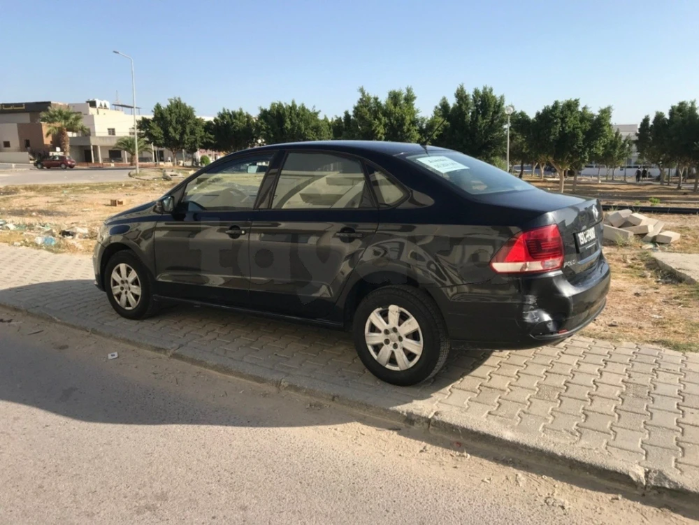 Volkswagen Polo 2016 Essence 5 CV à Tunis autoprix.tn