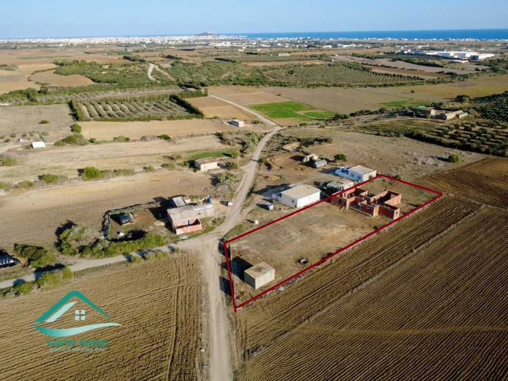 Maison inachevée 2583 m² à Harrouri Kelibia