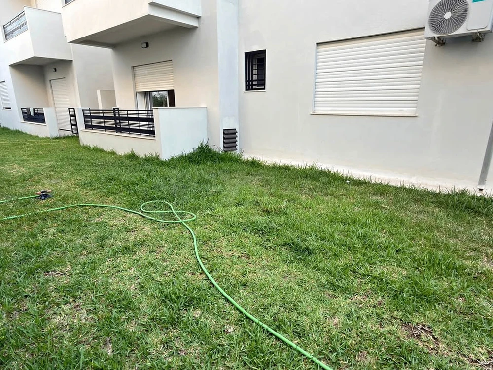 🏡 À Vendre – emplacement soukra Superbe Appartement S+2 Neuf avec Grand Jardin